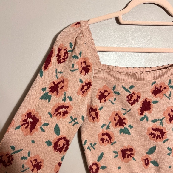 Willow & Wind Cropped Sweater - Picture 2 of 6